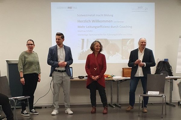 Begrüßung zum Auftakt des 4-teiligen Coaching-Seminars Begrüßung zum Auftakt des 4-teiligen Coaching-Seminars