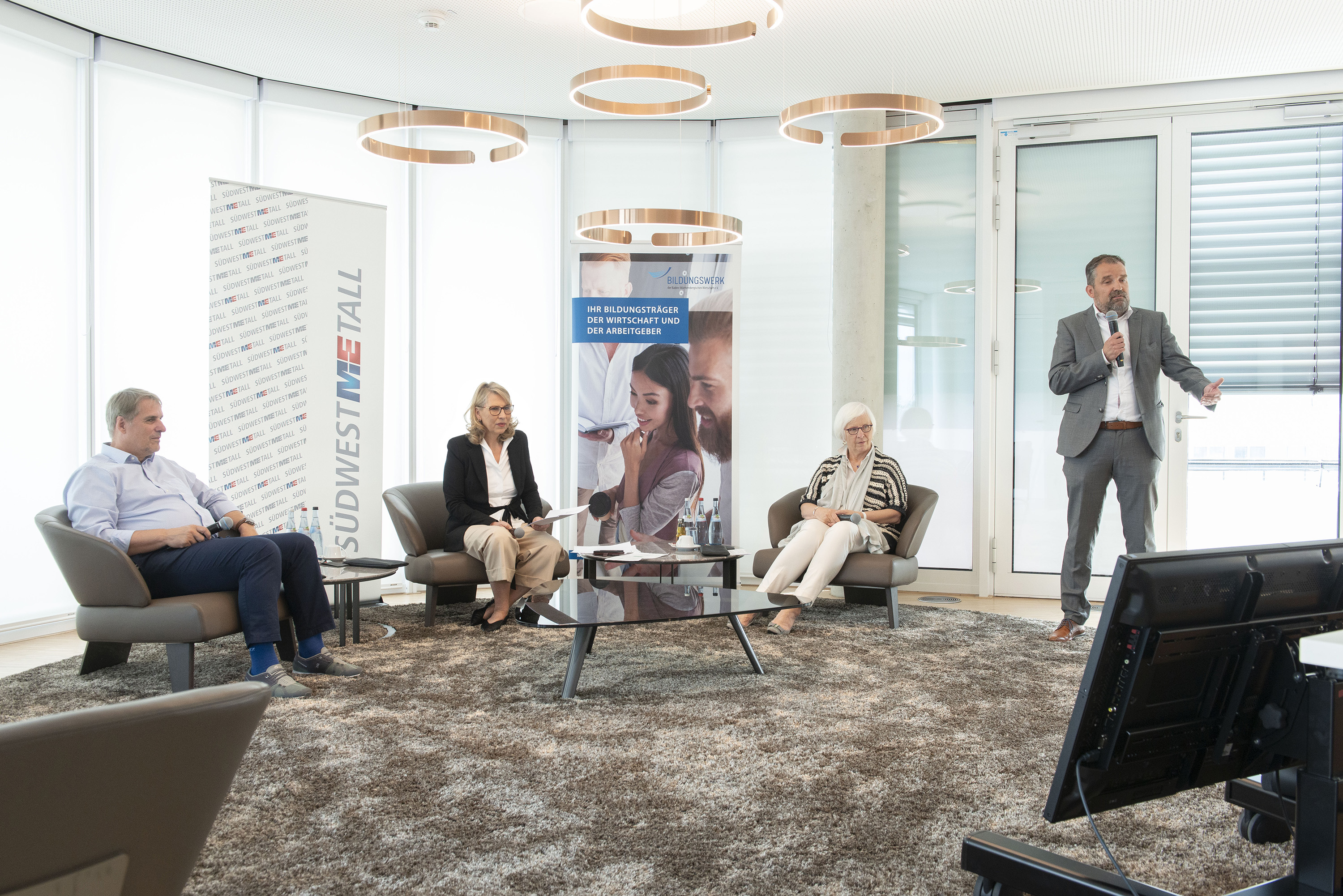 Bundeswehr und Wirtschaft im Dialog Bundeswehr und Wirtschaft im Dialog