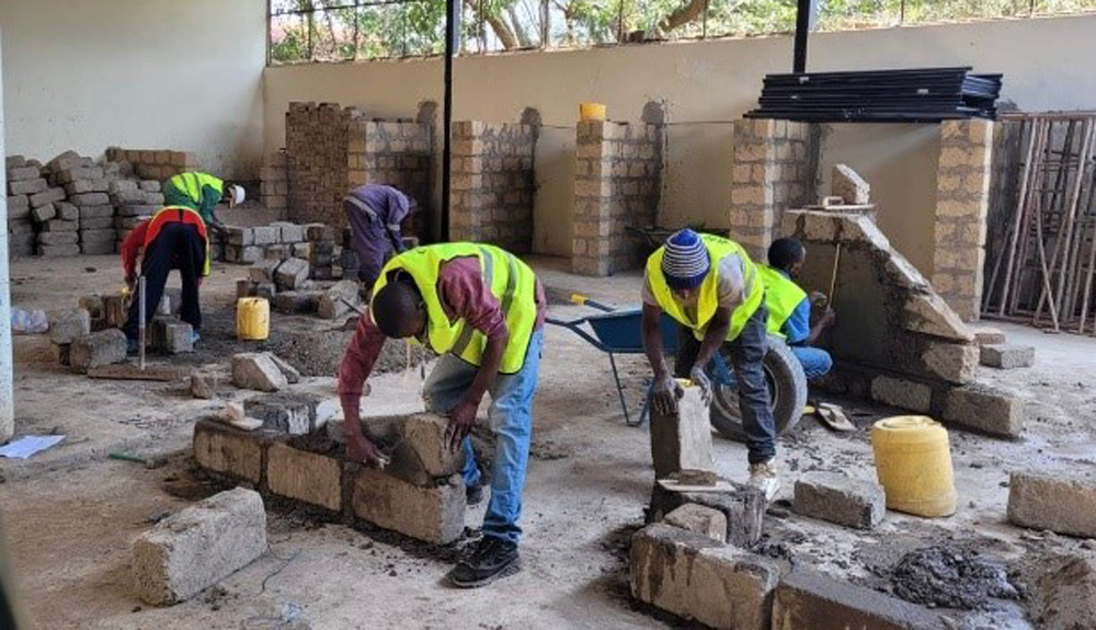 Handwerkliche Fähigkeiten werden vermittelt Handwerkliche Fähigkeiten werden vermittelt